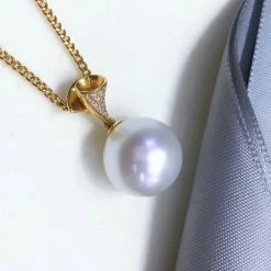 Takaramonobr 13.0-14.0 Mm White South Sea Pearl | Australia White Pearl & Diamond Pendant Mounted On 18K Gold