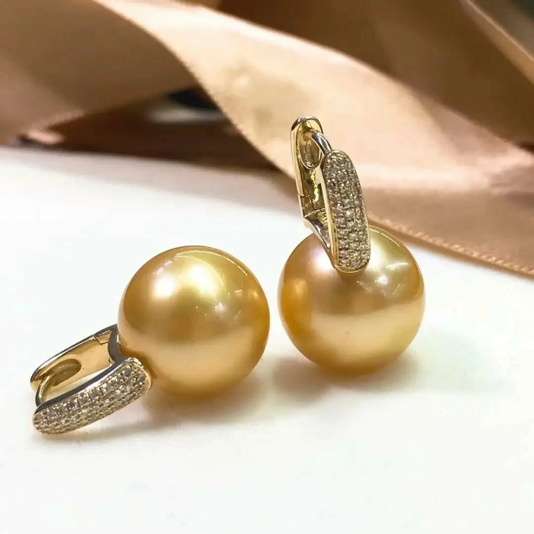 Best Pirce 😉 Takaramonobr 13.0-14.0 Mm Fixed Square Edge Diamond And Golden South Sea Pearl Hoop Earrings Different Pearl Type In Same Style 😍 3 Takaramonobr 13.0-14.0 Mm Fixed Square Edge Diamond And Golden South Sea Pearl Hoop Earrings Different Pearl Type In Same Style