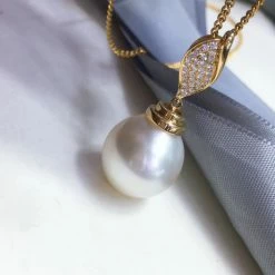 Takaramonobr 15.0-16.0 Mm White South Sea Pearl | Australia White Pearl & Diamond Pendant Mounted On 18K Gold Pearl Pendants