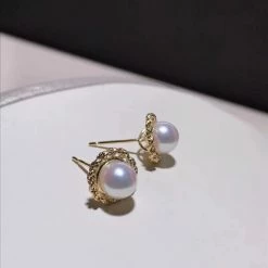 Takaramonobr Akoya Pearls Sparkling 6.5-7.0 Mm White Akoya Pearl Stud Earrings Mounted On 18K Yellow Gold