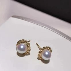 Takaramonobr Akoya Pearls Sparkling 6.5-7.0 Mm White Akoya Pearl Stud Earrings Mounted On 18K Yellow Gold