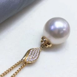 Takaramonobr 15.0-16.0 Mm White South Sea Pearl | Australia White Pearl & Diamond Pendant Mounted On 18K Gold Pearl Pendants