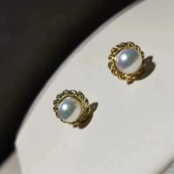Takaramonobr Akoya Pearls Sparkling 6.5-7.0 Mm White Akoya Pearl Stud Earrings Mounted On 18K Yellow Gold