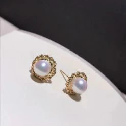 Takaramonobr Akoya Pearls Sparkling 6.5-7.0 Mm White Akoya Pearl Stud Earrings Mounted On 18K Yellow Gold