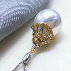 Takaramonobr Pearl Pendants 14.0-15.0 Mm White South Sea Pearl | Australia White Pearl & Diamond Pendant Mounted On 18K Gold