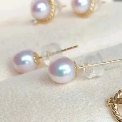 Takaramonobr Akoya Pearls Detachable 5.5-6.0 Mm White Akoya Pearl Earrings With Diamonds In 18K Gold