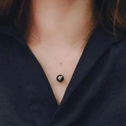 Takaramonobr 10.0-11.0 Mm AAA Tahitian Black Green Pearl Pendant Mounted On 18-Karat White Gold Black Pearls