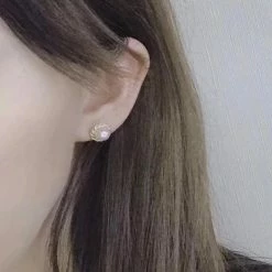 Takaramonobr Akoya Pearls Sparkling 6.5-7.0 Mm White Akoya Pearl Stud Earrings Mounted On 18K Yellow Gold