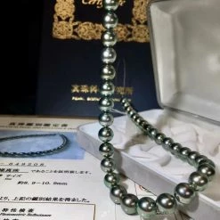 Takaramonobr LAGOON | 8.0-11.0 Mm True Round Green Tahitian Pearl Necklace | PSL Certificate