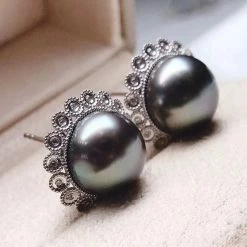 Takaramonobr Sunrise 11.0-12.0 Mm Tahitian Black Pearl Stud Earrings With Diamond Mounted On 18K White Gold