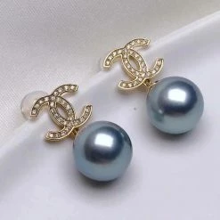 Takaramonobr Blue Pearls Double-C 9.0-10.0 Mm AAA Tahitian Silver Blue Pearl Earrings Mounted On 18K Gold With Diamond