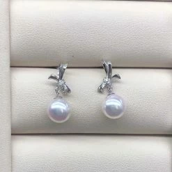 Takaramonobr Akoya Pearls Bowknot Collection 7.5-8.0 Mm Akoya Round White Pearl Stud Earrings With Diamonds