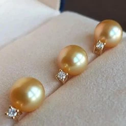 Takaramonobr Forever Elegant 8.0-9.0 Mm Golden South Sea Pearl Pendant & Diamond In G18K