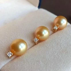 Takaramonobr Forever Elegant 8.0-9.0 Mm Golden South Sea Pearl Pendant & Diamond In G18K