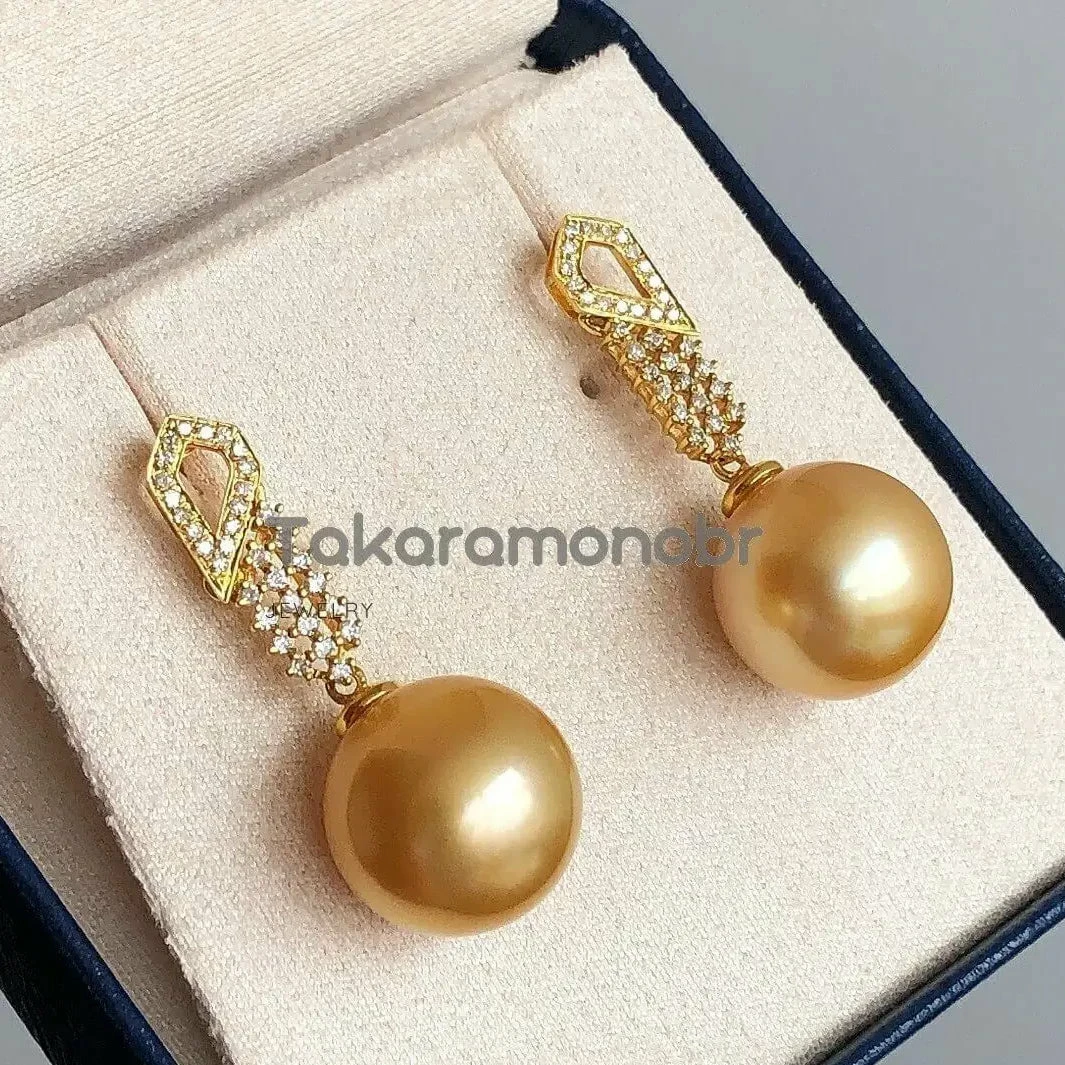 Brand new ๐ Takaramonobr Glimmer 13.0-14.0 Mm Golden South Sea Pearl & Diamond Earrings In Gold ๐คฉ 3 Takaramonobr Glimmer 13.0-14.0 Mm Golden South Sea Pearl & Diamond Earrings In Gold