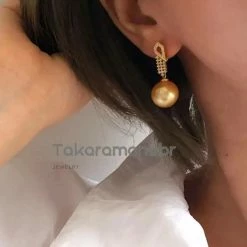 Brand new ๐ Takaramonobr Glimmer 13.0-14.0 Mm Golden South Sea Pearl & Diamond Earrings In Gold ๐คฉ 17 Takaramonobr Glimmer 13.0-14.0 Mm Golden South Sea Pearl & Diamond Earrings In Gold