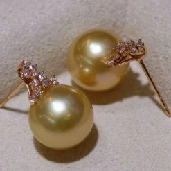 Takaramonobr Golden South Sea Pearls Crowned 10.0-11.0 Mm Golden South Sea Pearl & Diamond Stud Earrings In G18k