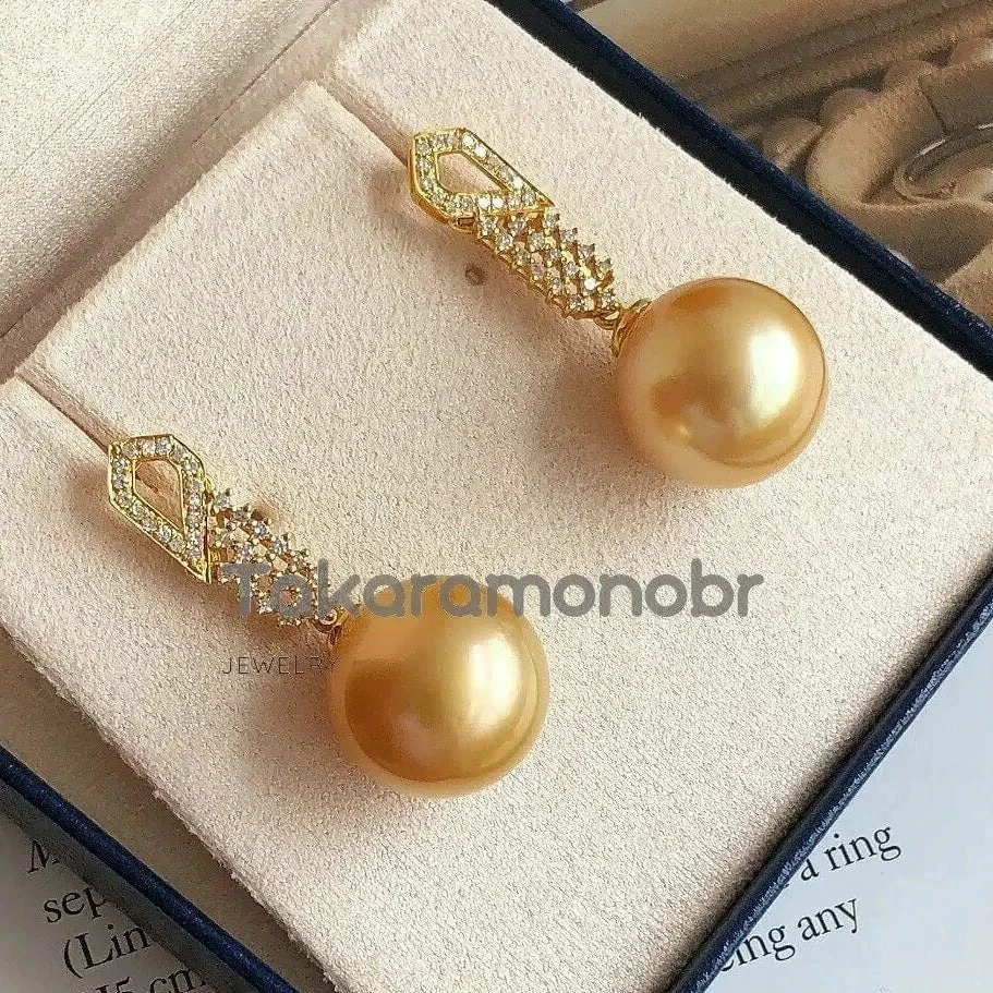 Brand new ๐ Takaramonobr Glimmer 13.0-14.0 Mm Golden South Sea Pearl & Diamond Earrings In Gold ๐คฉ 6 Takaramonobr Glimmer 13.0-14.0 Mm Golden South Sea Pearl & Diamond Earrings In Gold