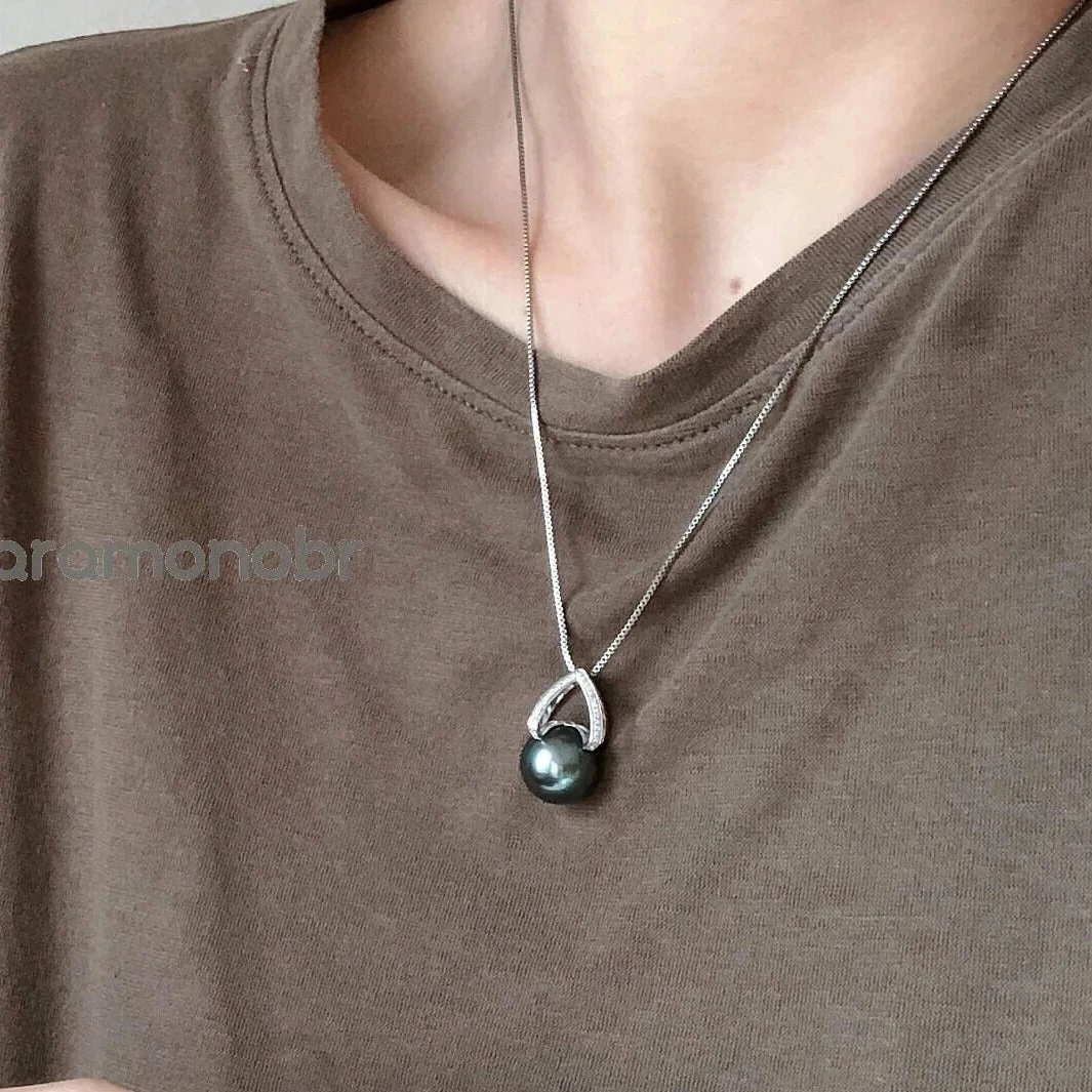 Best Sale 👍 Takaramonobr Black Pearls Pyramid Collection 12.0-13.0 Mm Tahitian Black Green Pearl & Diamond Earrings In G18K 😉 10 Takaramonobr Black Pearls Pyramid Collection 12.0-13.0 Mm Tahitian Black Green Pearl & Diamond Earrings In G18K