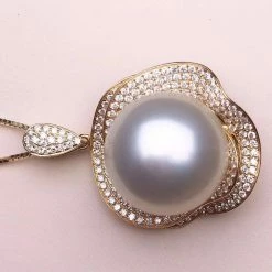 Takaramonobr 15.0-16.0 Mm White South Sea Pearl | Australia White Pearl & Diamond Pendant Mounted On 18K Gold Pearl Pendants