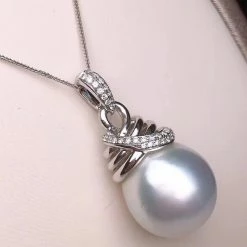 Takaramonobr 15.0-16.0 Mm White South Sea Pearl | Australia White Pearl & Diamond Pendant Mounted On 18K Gold Pearl Pendants