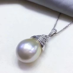 Takaramonobr 15.0-16.0 Mm White South Sea Pearl | Australia White Pearl & Diamond Pendant Mounted On 18K Gold Pearl Pendants