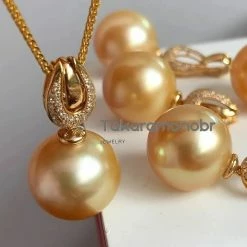 Takaramonobr Mystical 13.0-14.0 Mm Golden South Sea Pearl & Diamond Pendant In 18-Karat Yellow Gold