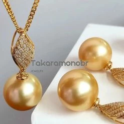 Takaramonobr 13.0-14.0 Mm Golden South Sea Pearl & Diamond Love Elegance Giant Pendant In 18-Karat Yellow Gold Golden South Sea Pearls