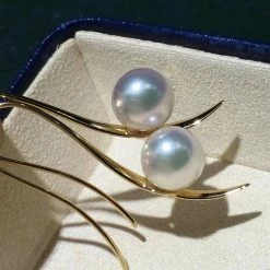 Takaramonobr Charming 8.0-8.5mm Japanese Round White Akoya Pearl Earrings In 18K Gold
