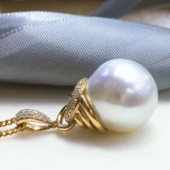 Takaramonobr 15.0-16.0 Mm White South Sea Pearl | Australia White Pearl & Diamond Pendant Mounted On 18K Gold Pearl Pendants