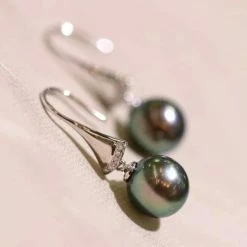 Takaramonobr 8.0-9.0 Mm Tahitian Black Pearl Stiletto Diamonds Pearl Earrings